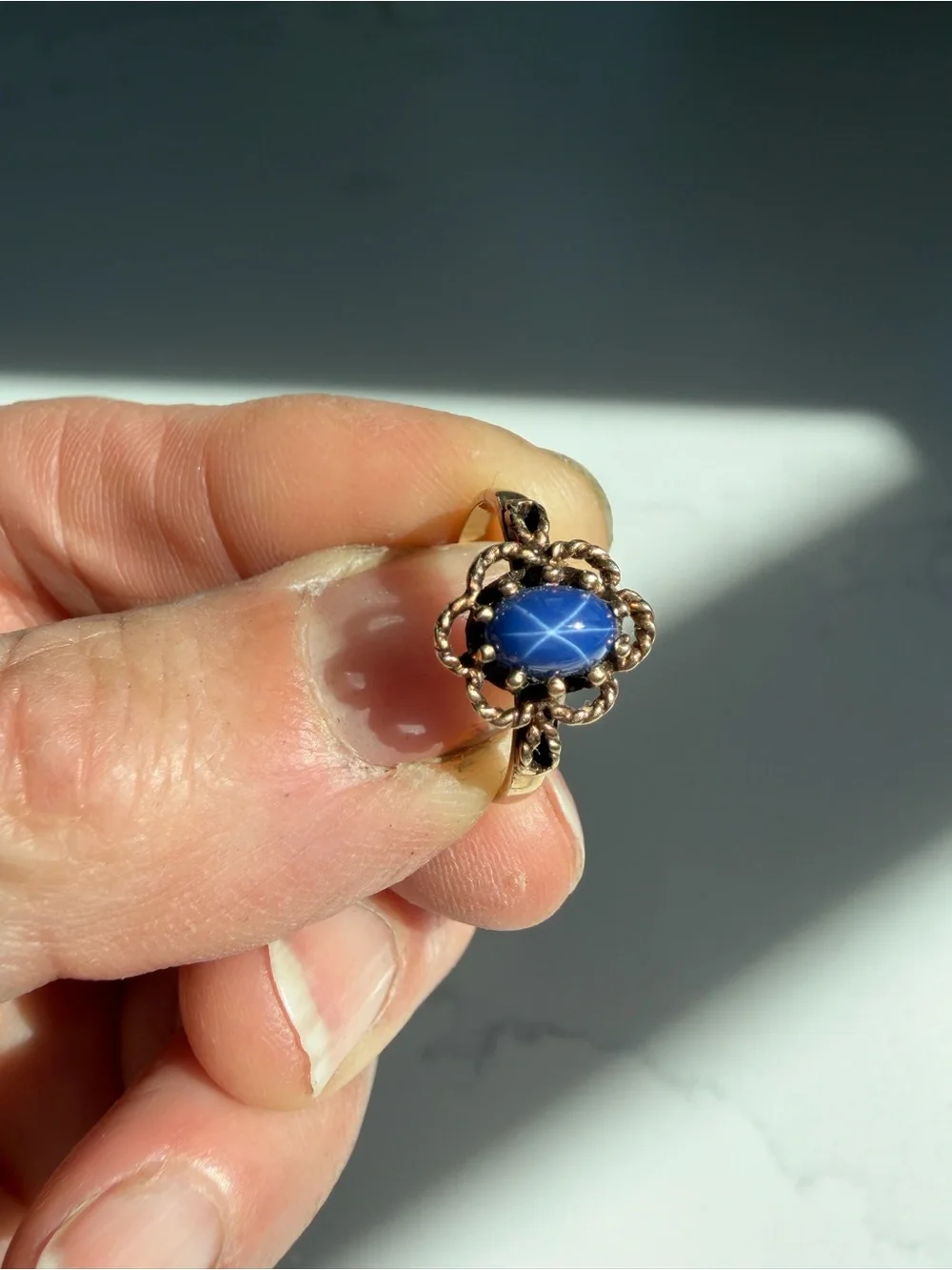 Vintage Blue Star Sapphire Cabochon Gold Ring - Picture 5 of 5